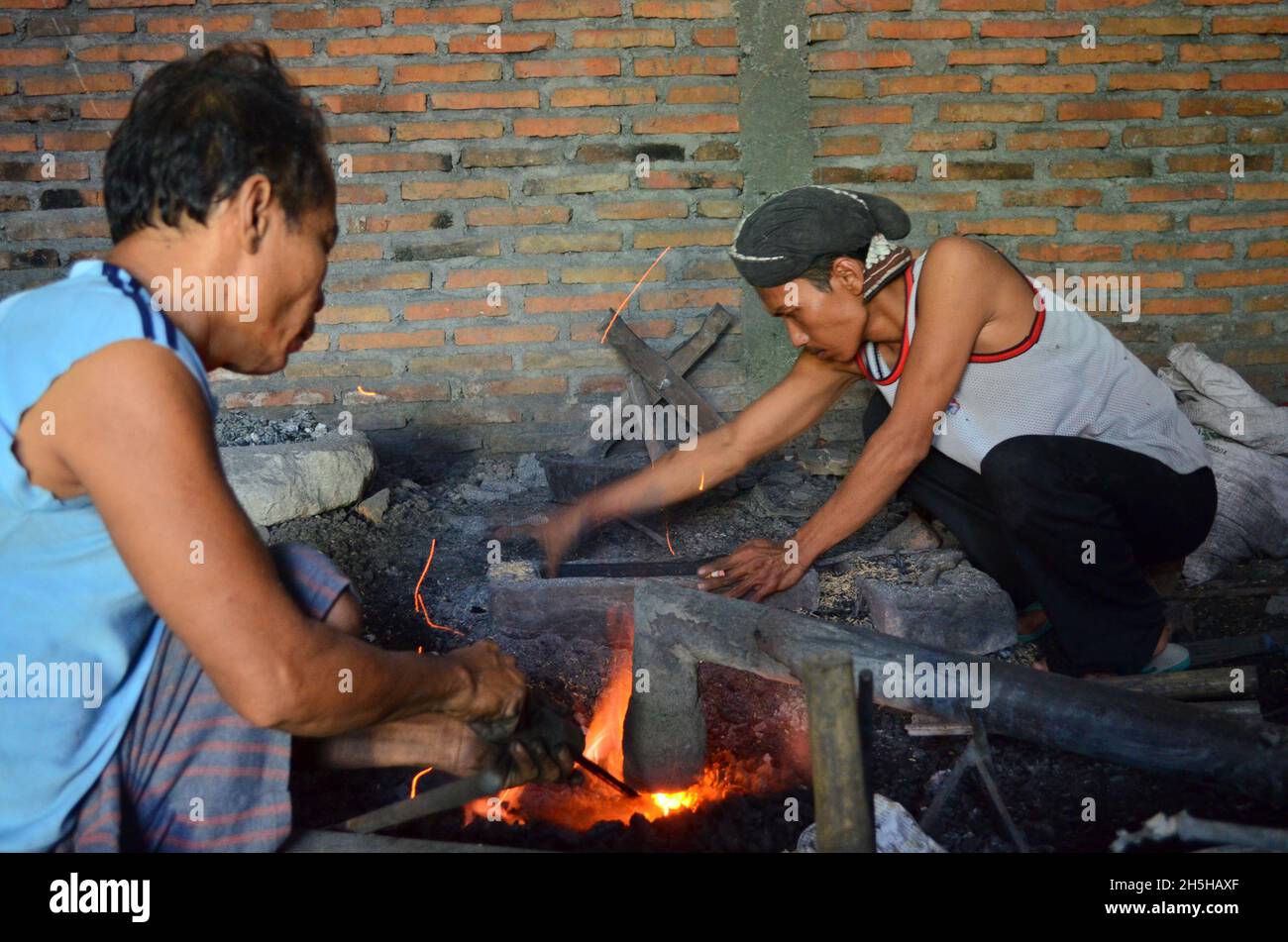 Der Prozess der Herstellung von Gamelan im Dorf Mojolaban, Sukoharjo, Zentral-Java, Indonesien. Stockfoto