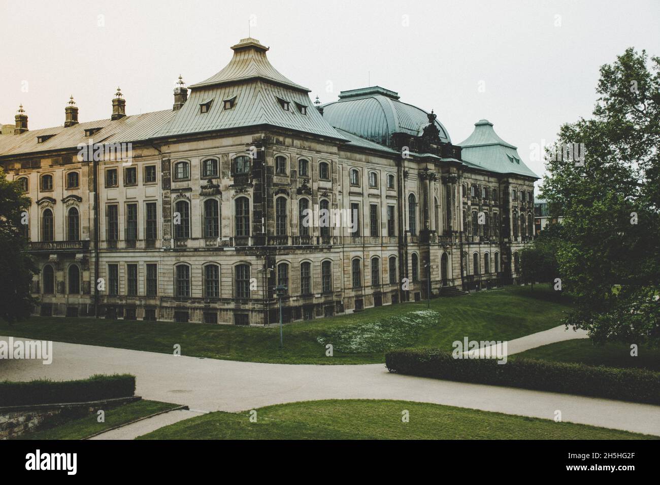 20. Mai 2019 Dresden, Deutschland - Japanisches Palais, das Gebäude und der formale Garten Stockfoto
