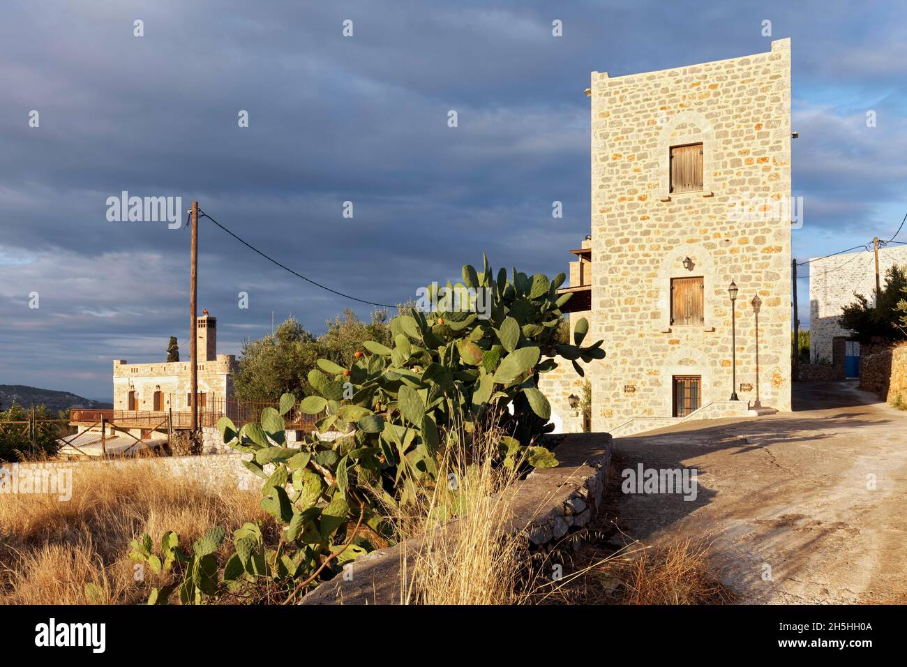 Stein Wohnturm, Morgenlicht, Itilo Dorf, 0itylo, Mani Halbinsel, Lakonien, Peloponnes, Griechenland Stockfoto