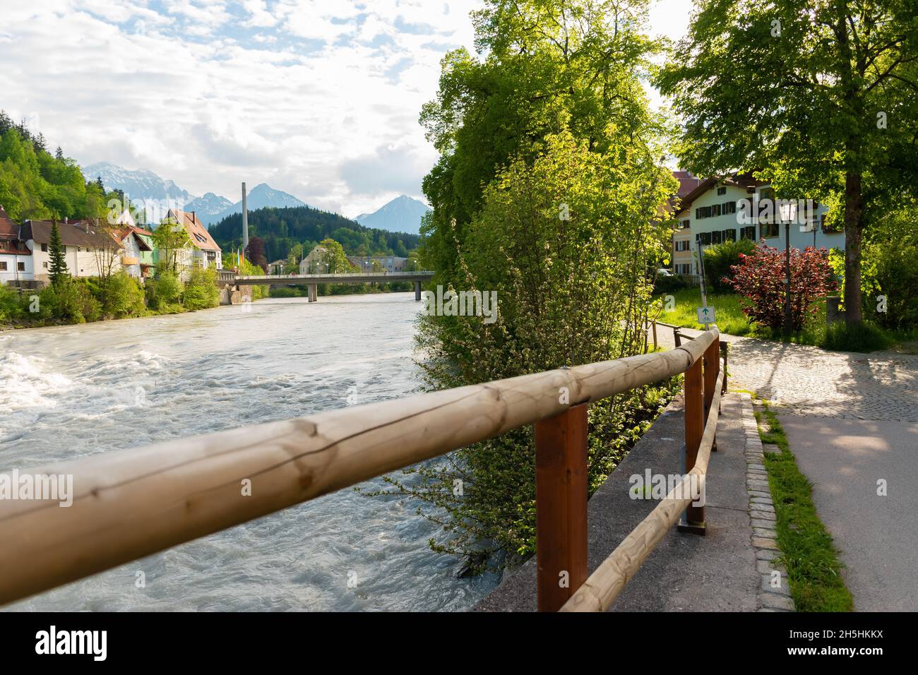 26 Mai 2019 Füssen, Deutschland - Fluss Lech in den bayerischen Alpen Stockfoto