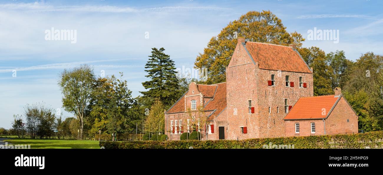 Steinhaus Bunderhee, mittelalterliche Turmburg, Museum, originellste Häuptnerburg in Ostfriesland aus dem 14. Jahrhundert, Bunderhee, Rheiderland Stockfoto