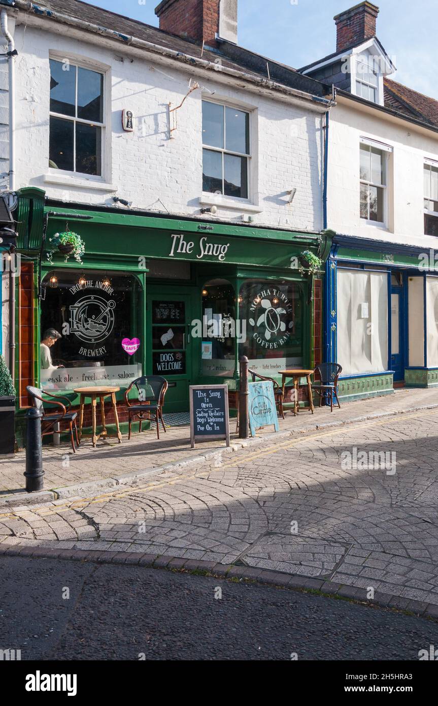 Das gemütliche Café und die Bar in Church Street, Christchurch, Dorset, England, Großbritannien Stockfoto