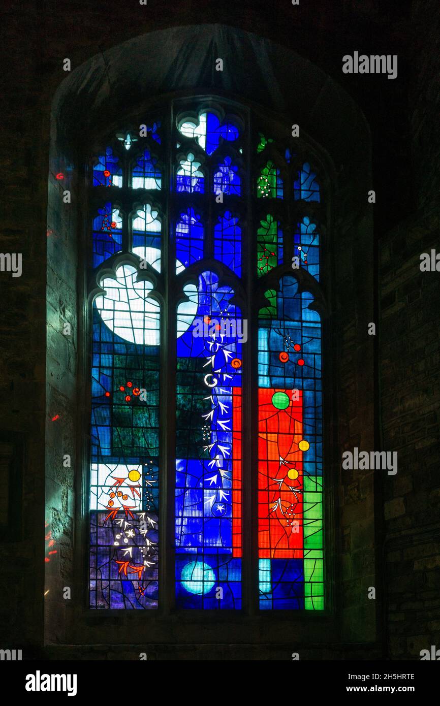 Constance Chapman Gedenkfenster 1969 von John Piper und Patrick Reyntiens, All Hallows Church, Wellingborough, Northamptonshire, Großbritannien Stockfoto