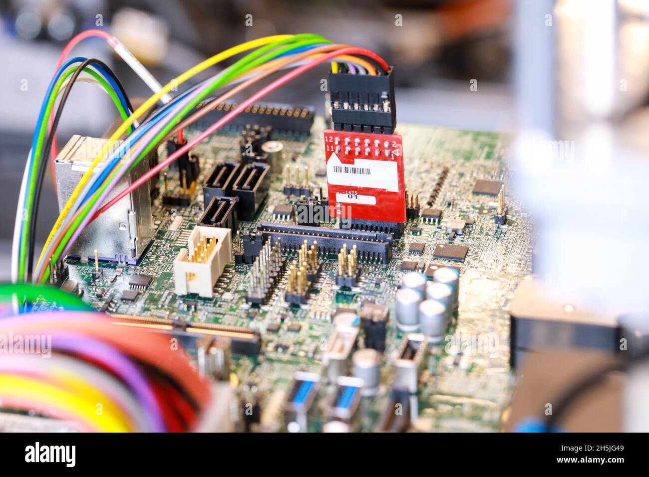 Chip-Prozessor für elektronische Leiterplatten. Grüne Leiterplattenkomponente. Stockfoto