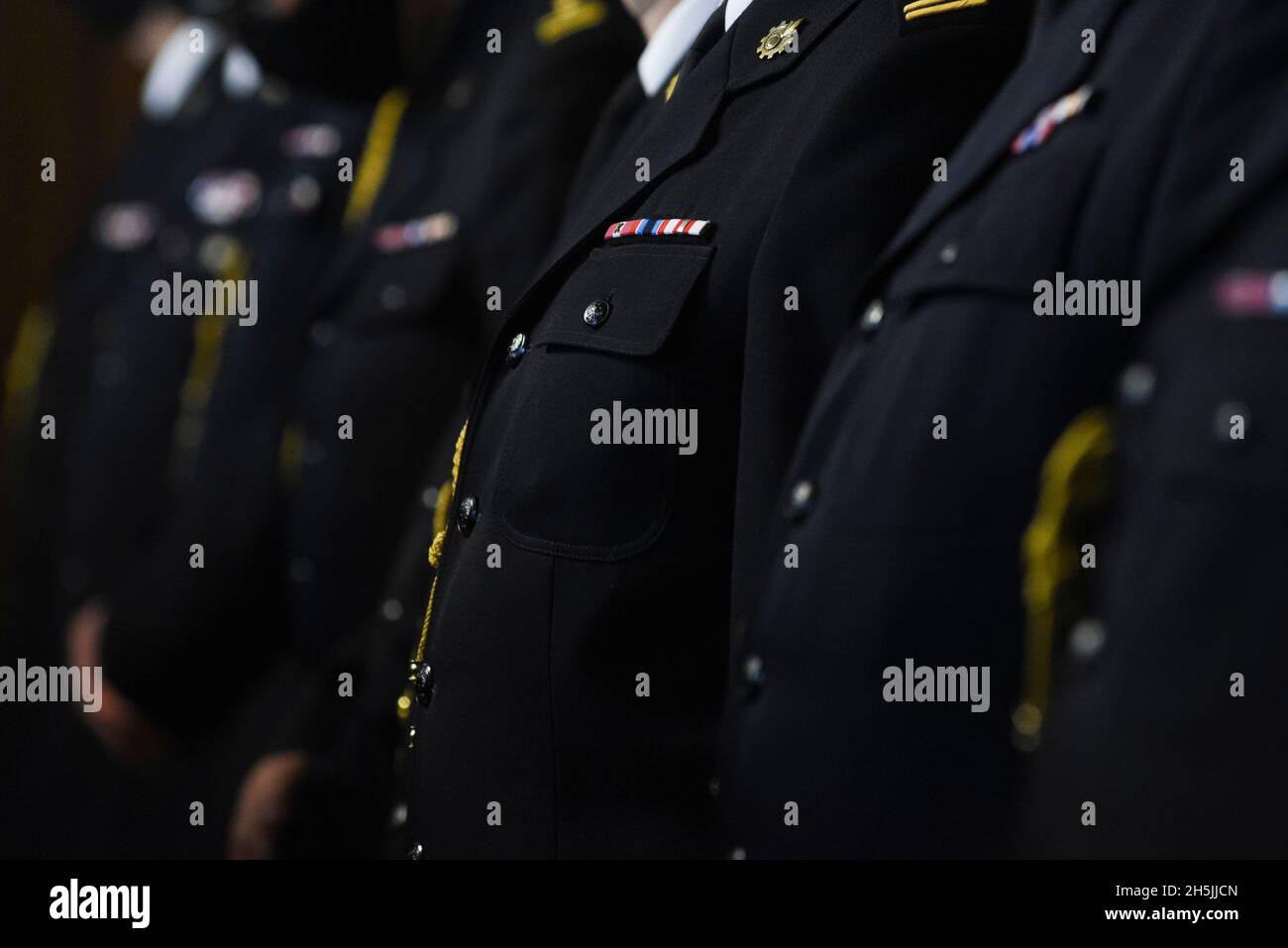 Polnische Feuerwehr-Gala-Uniform mit Dekorationen. Stockfoto