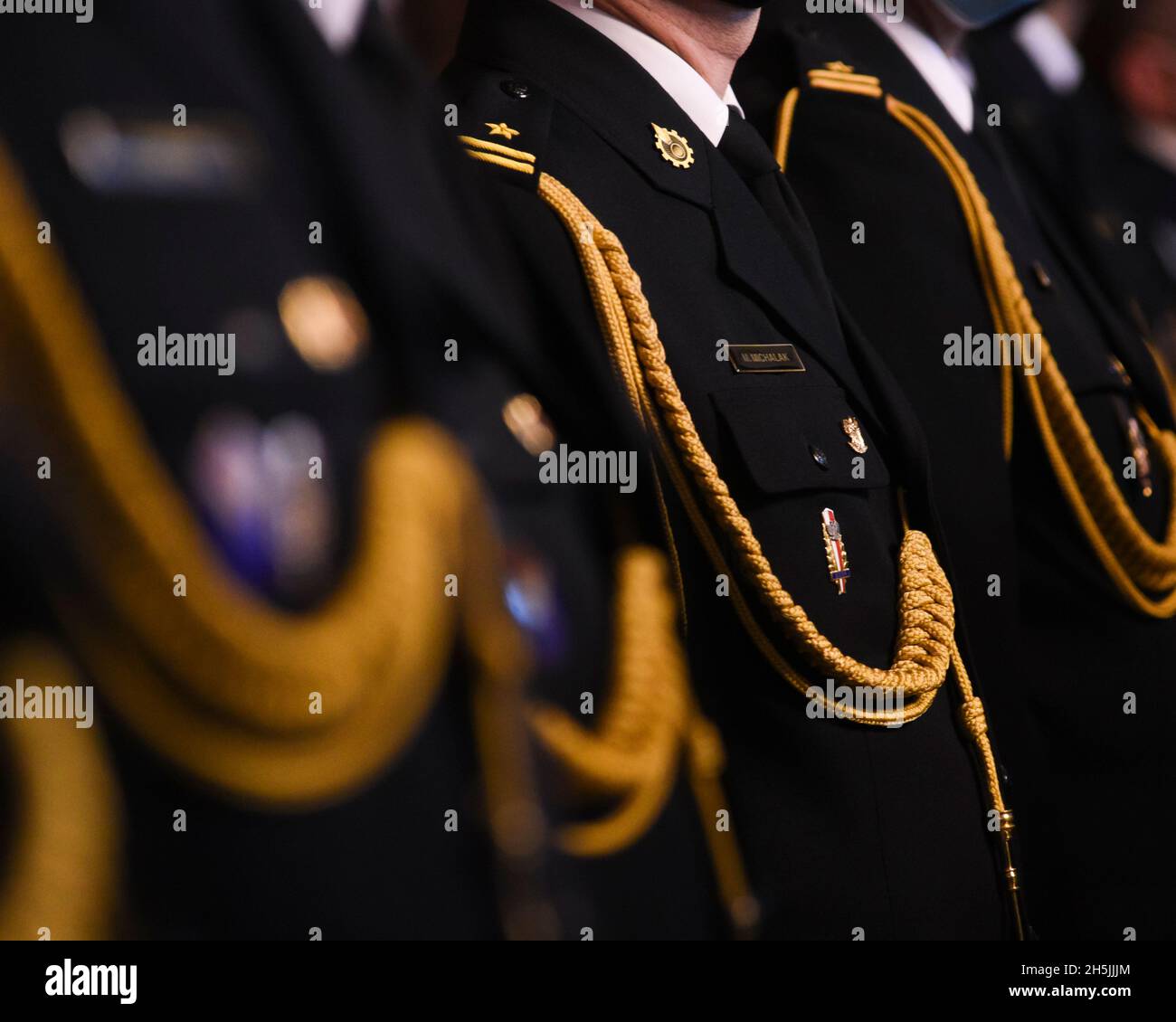 Polnische Feuerwehr-Gala-Uniform mit Dekorationen. Stockfoto