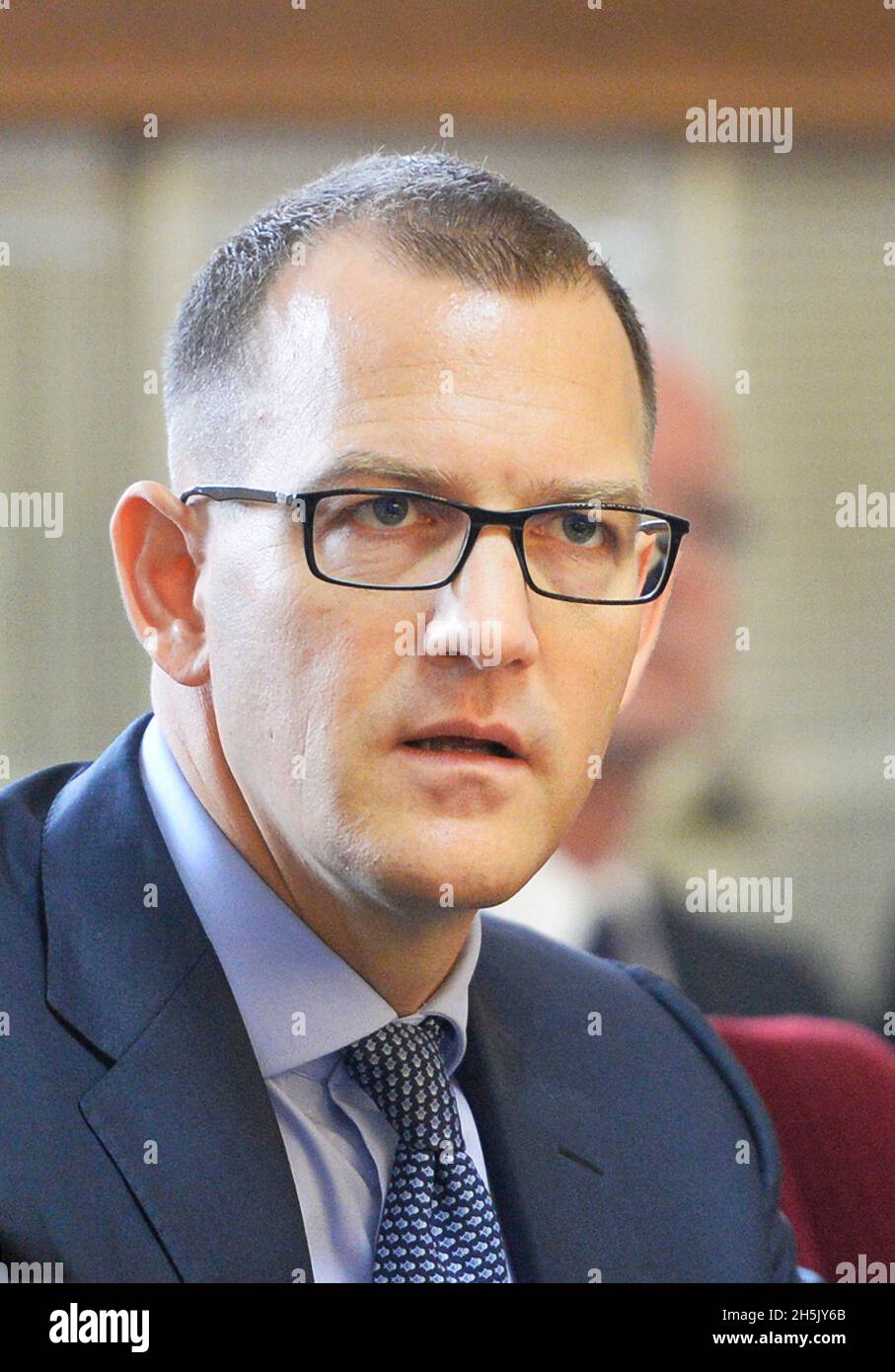 Der Eigentümer von Sparta Praha, Kretinsky, ist Miteigentümer des britischen Fußballvereins West Ham United. Am 10. November 2021 kaufte er 27 Prozent seiner Aktien aus den 1890er Jahren. +++FILE PHOTO++ Abgeordneten der Stadt Pilsen genehmigt die Fusion des Wärmeproduzenten Plzenska teplarenska, vollständig im Besitz von Pilsen, mit Plzenska energetika der EPH-Gruppe des Milliardärs Daniel Kretinsky (Foto), dessen Gruppe 35 Prozent in der Firma gewinnen wird, sagte der stellvertretende Bürgermeister von Pilsen Pavel Sindelar den Abgeordneten heute: Am 24. Mai 2018. Der verbleibende Anteil bleibt in den Händen der Stadt. Das neue Unternehmen wird nächstes Jahr im Januar gegründet. E Stockfoto