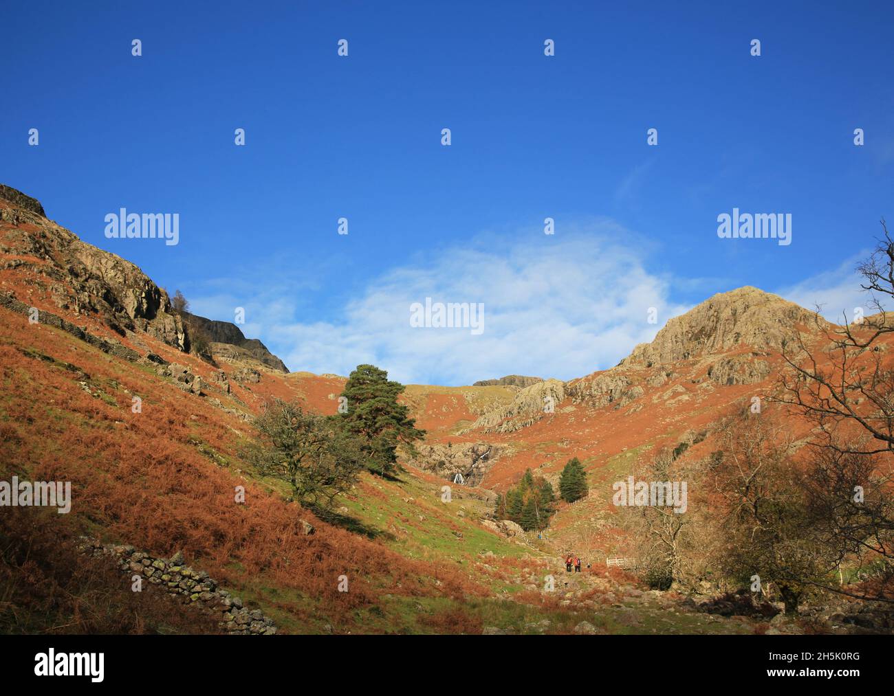 Fußweg zum Stickle tarn und Pavey Ark im Lake District National Park, Cumbria, England, Großbritannien. Stockfoto