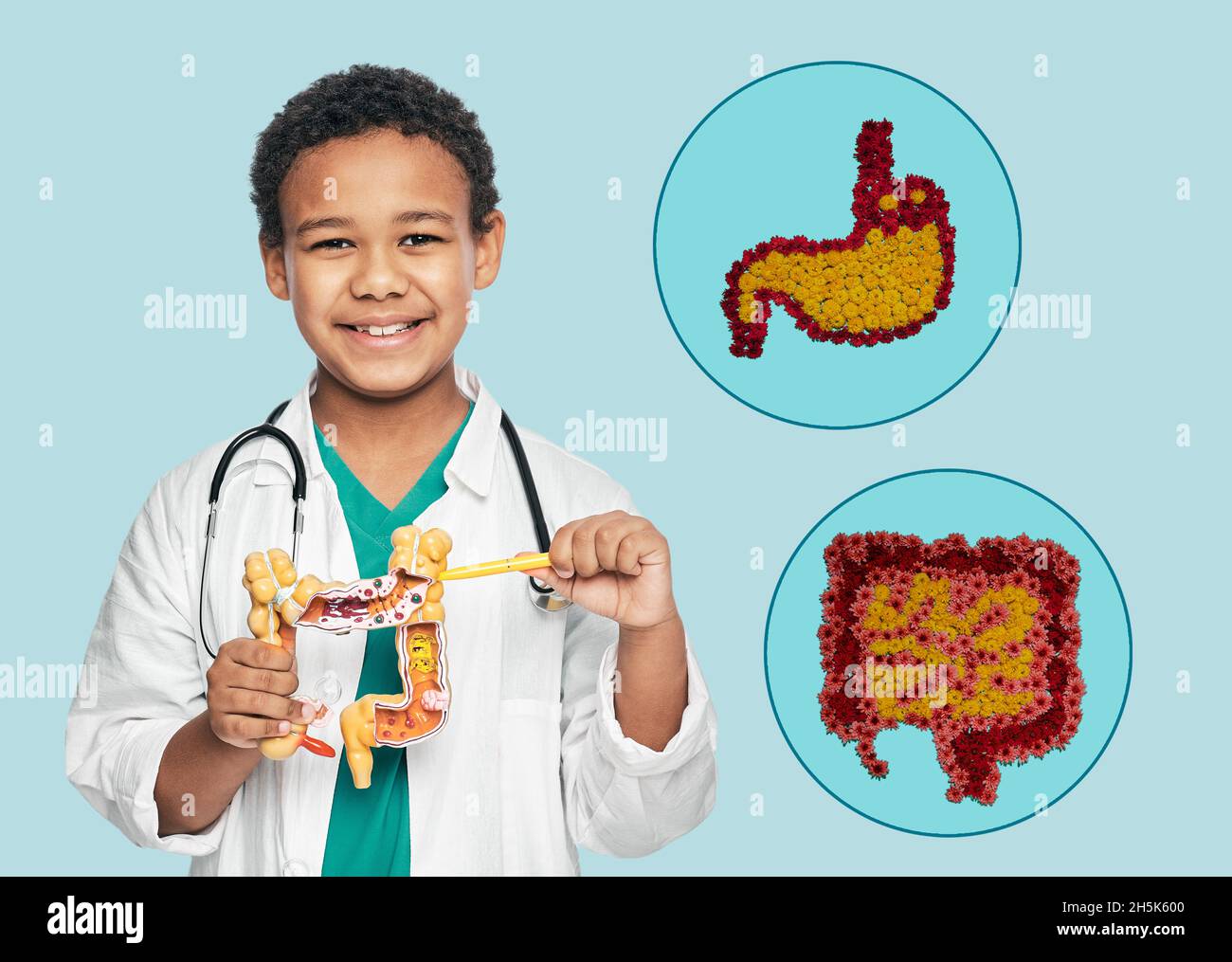 Gesundheit des Verdauungssystems des Kindes. Afrikanischer Junge zeigt auf anatomischem Darmmodell in der Nähe von Ikonen des Darms und des Magens auf blauem Hintergrund Stockfoto