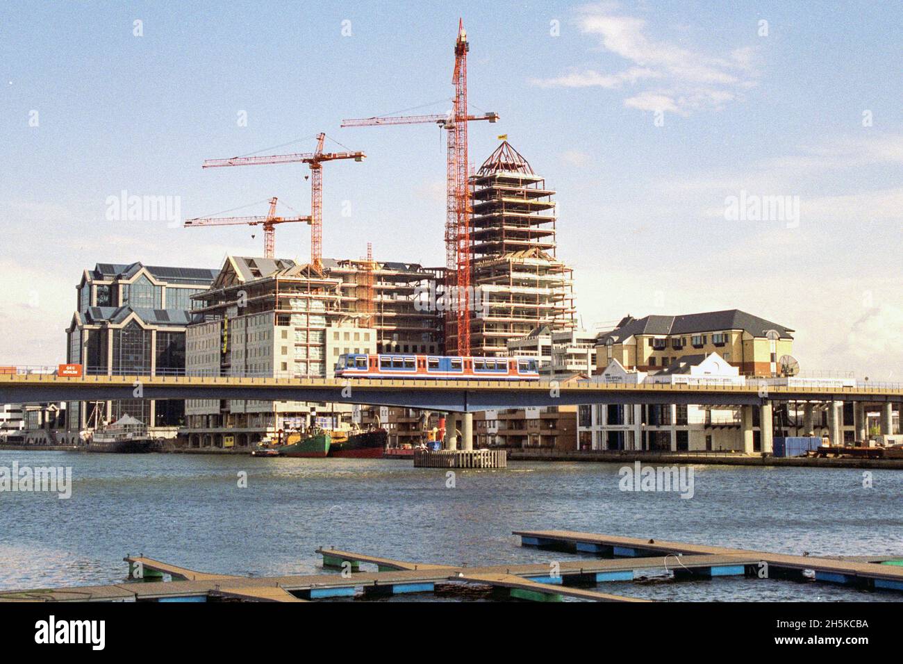 Gebäude in den Londoner Docklands im Jahr 1990 Stockfoto
