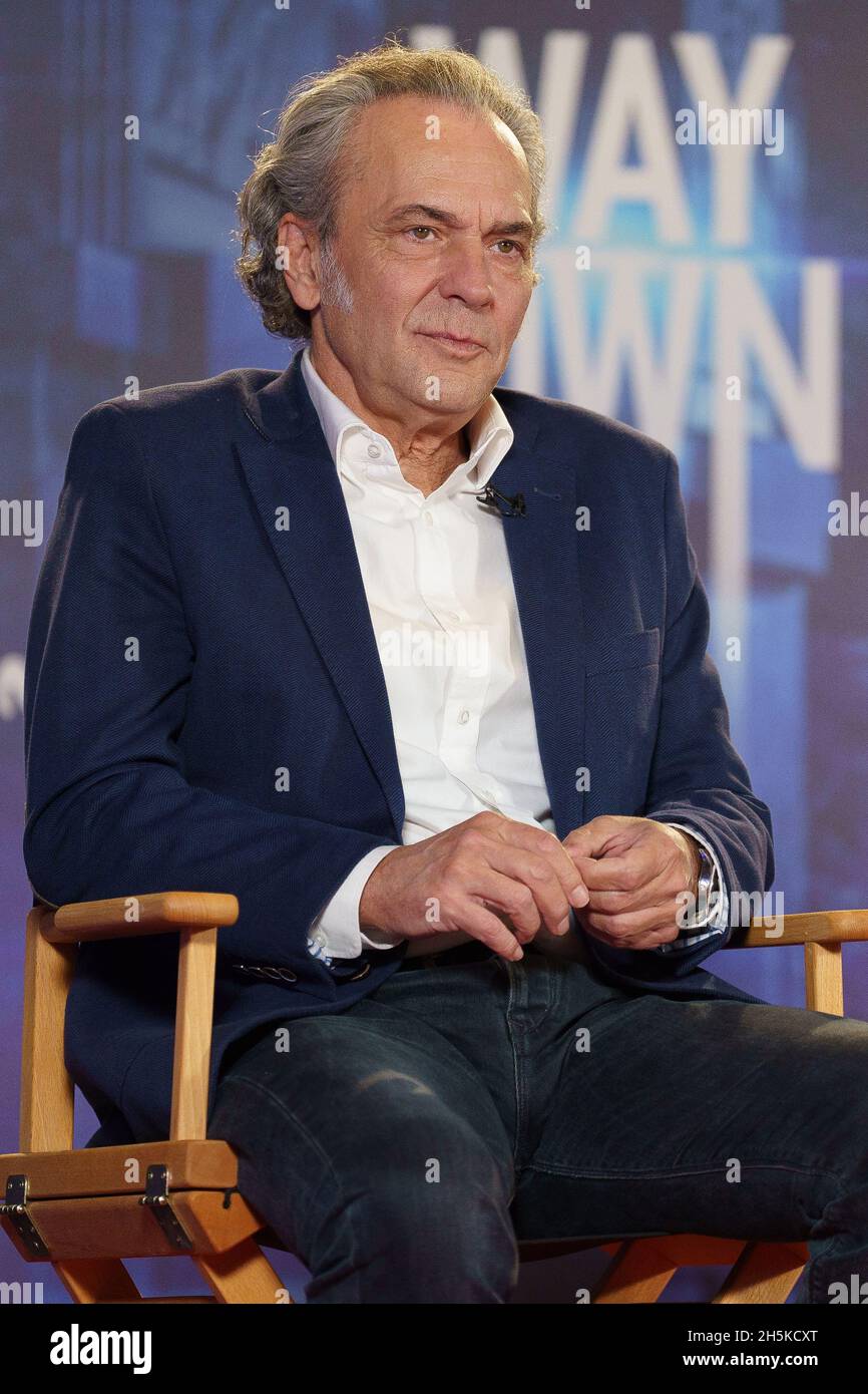 Madrid, Spanien. November 2021. Der Schauspieler Jose Coronado wurde während der Fotoaufnahme für den Film „Way Down“ im Palace Hotel in Madrid gesehen. Der Film dreht sich um einen Raub in der Bank von Spanien. Kredit: SOPA Images Limited/Alamy Live Nachrichten Stockfoto