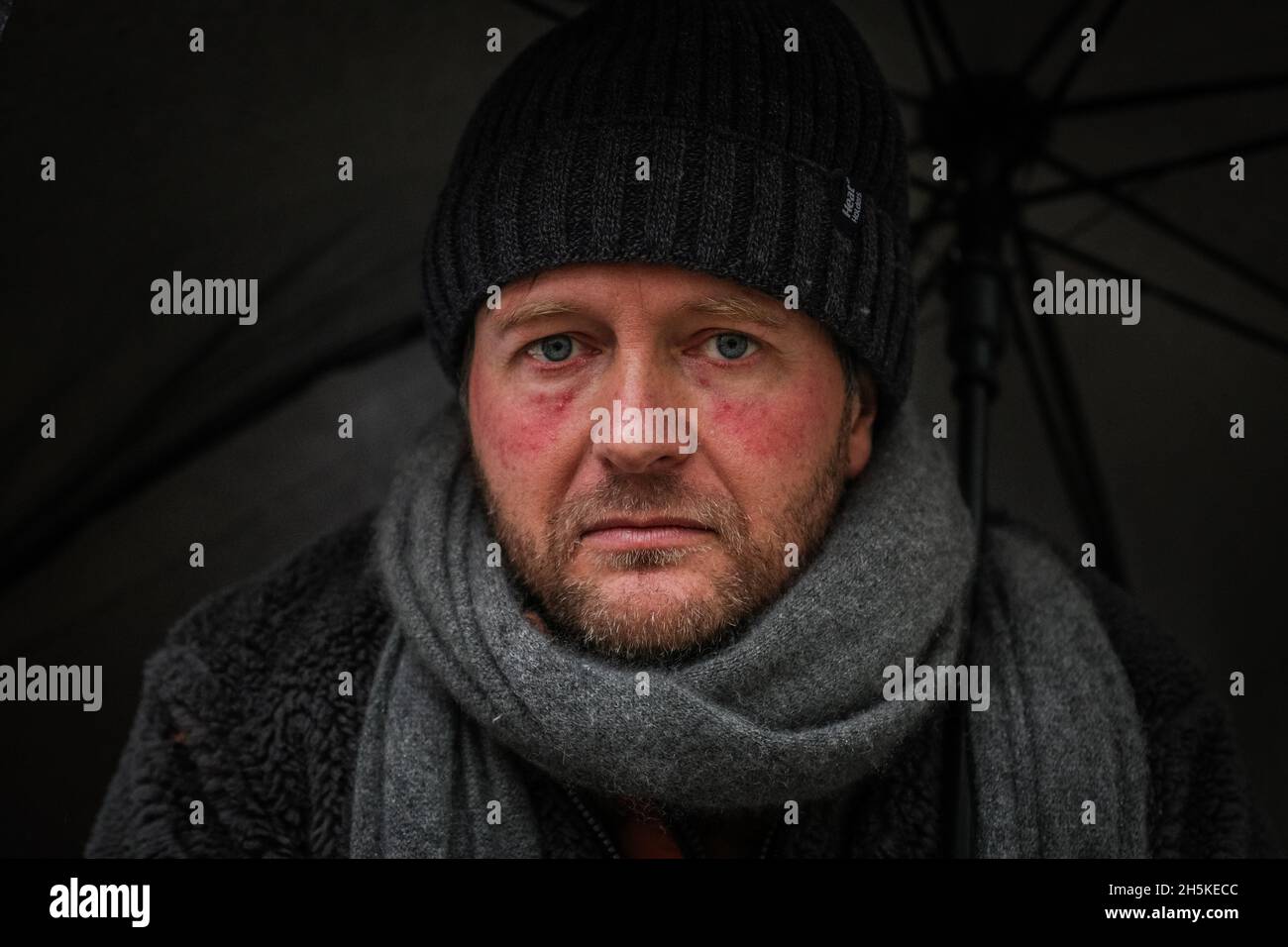 Westminster, London, Großbritannien. November 2021. Tag 18 des Hungerstreiks. Richard Ratcliffe heute vor dem Auswärtigen Amt in London. Ratcliffe befindet sich im Hungerstreik, um die Situation seiner Frau Nazanin Zaghari-Ratcliffe, die immer noch im Iran inhaftiert ist, weiter zu beleuchten. Kredit: Imageplotter/Alamy Live Nachrichten Stockfoto