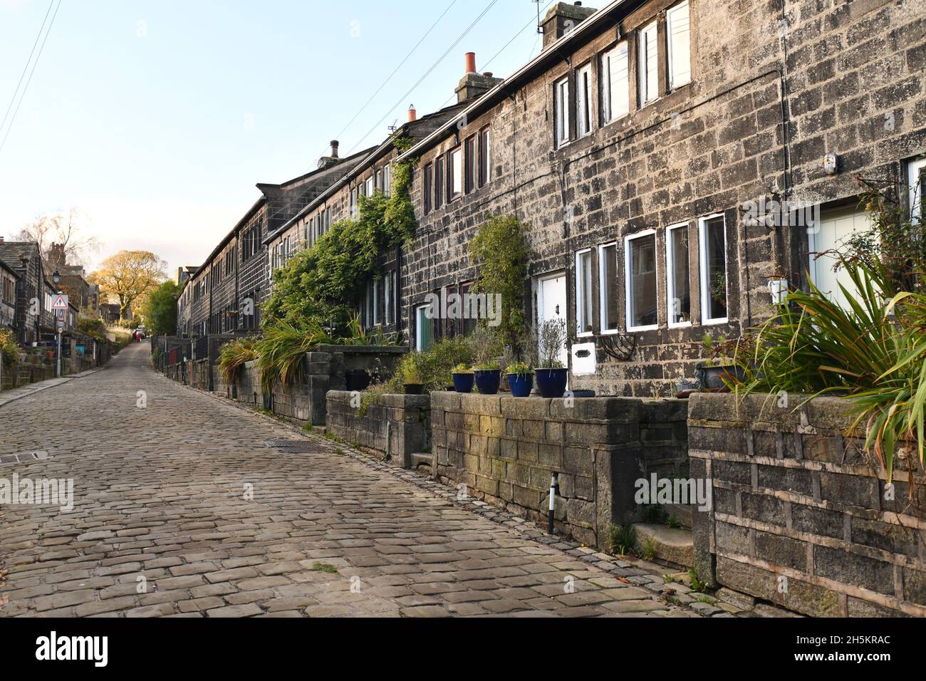 Autofreies Dorf Heptonstall Village im Stadtteil Calderdale in West Yorkshire, England, dürfen die Bewohner ihre Autos nicht auf dem Kopfsteinpflaster parken Stockfoto