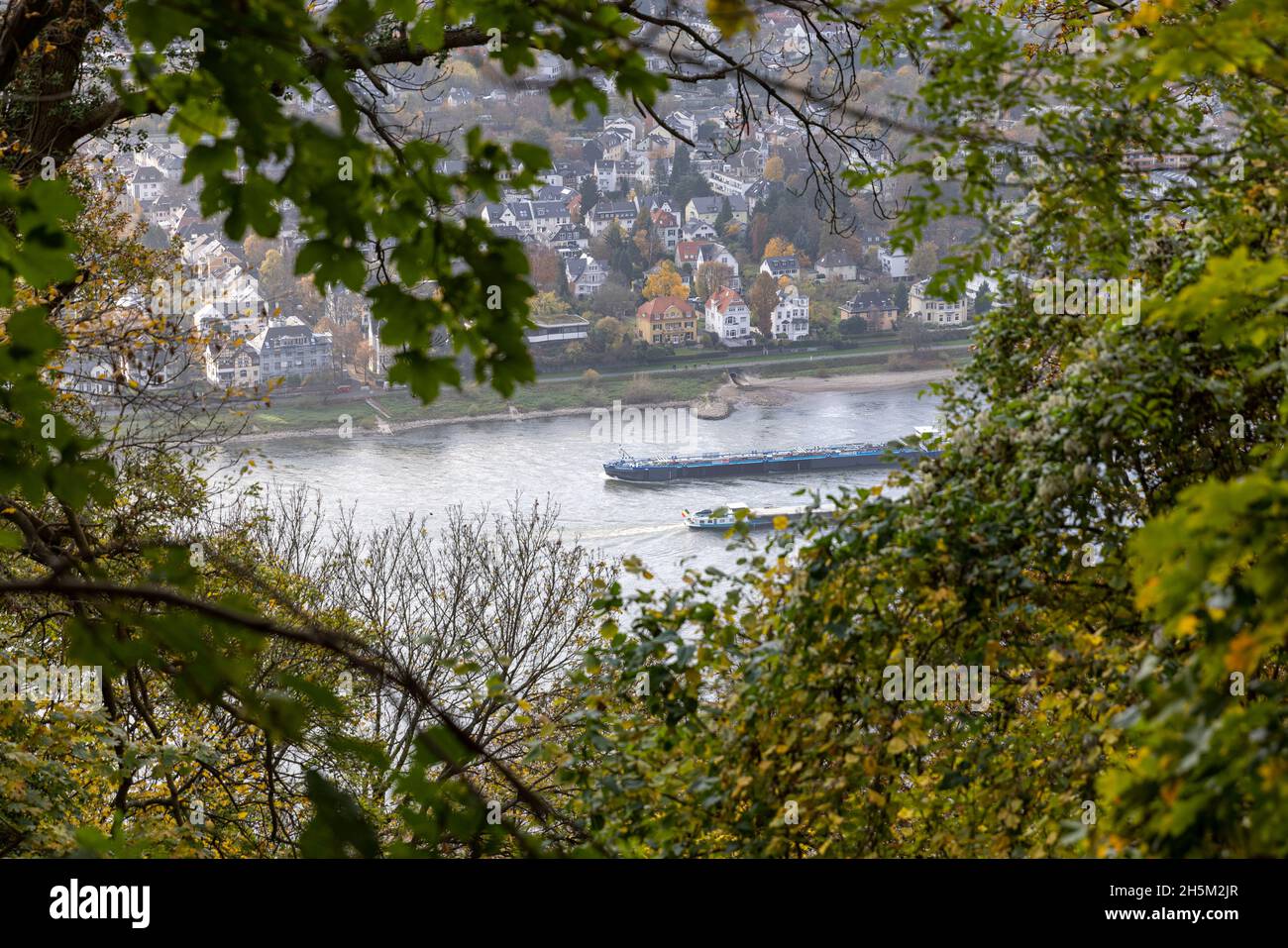 Siebengebirge in Deutschland bei strahlendem Herbstsonnen Stockfoto