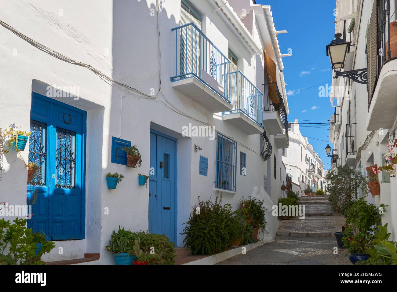 Dorf Frigiliana, typische Straßen der Axarquia in Malaga. Andalusien, Spanien Stockfoto