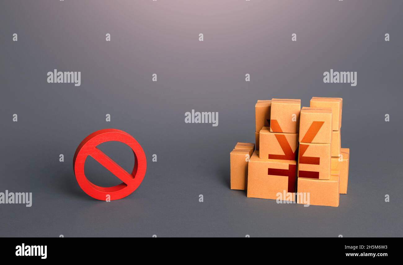 Chinesische Yuan oder japanischen Yen Waren Boxen und Verbot Symbol NEIN. Handelskriege. Verbot der Einfuhr von Waren. Überangebot. Beschlagnahme von Schmuggelware. Shor Stockfoto