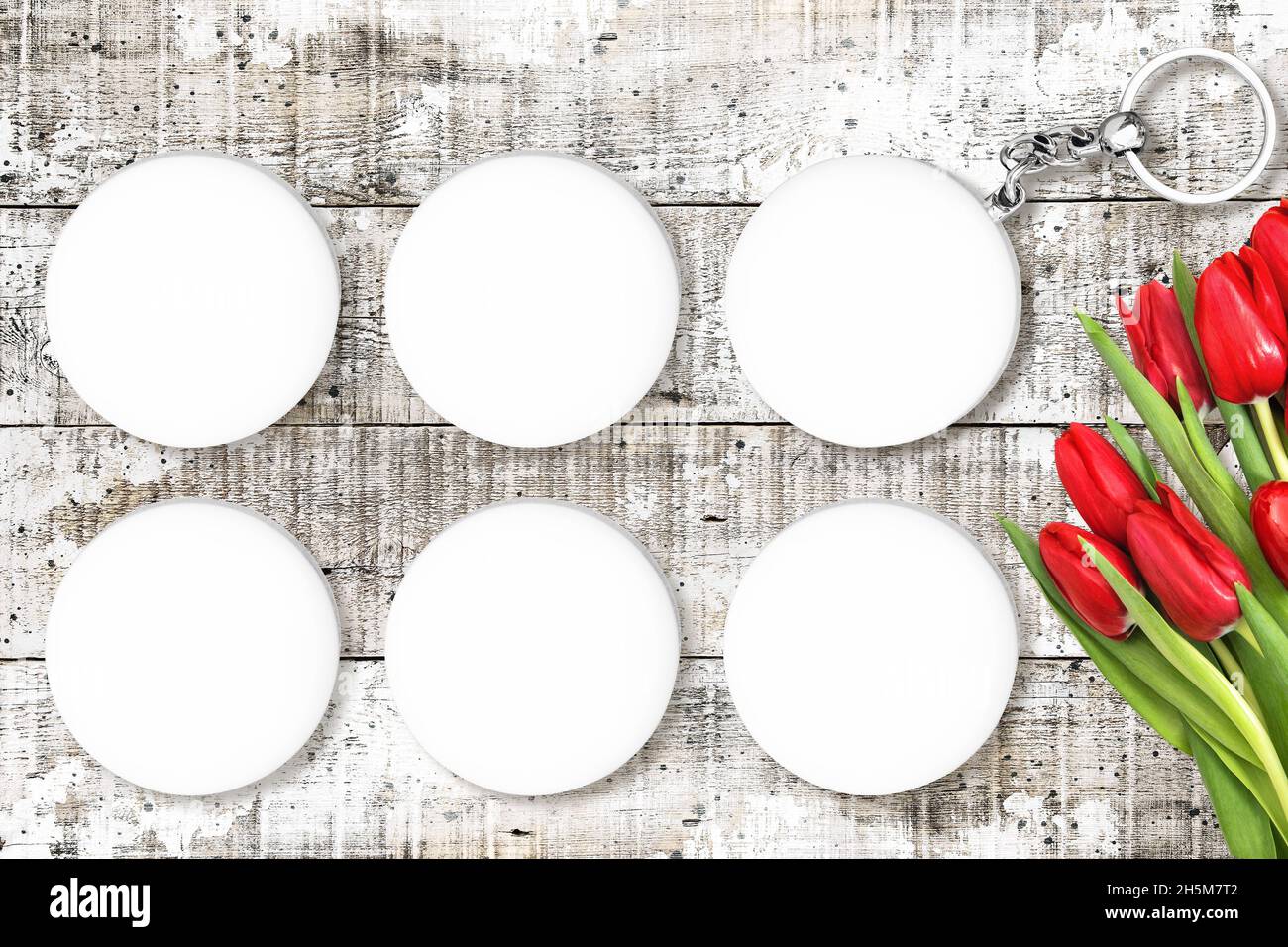 Schlüsselanhänger im Nachbau mit roten Tulpenblumen Dekoration Stockfoto