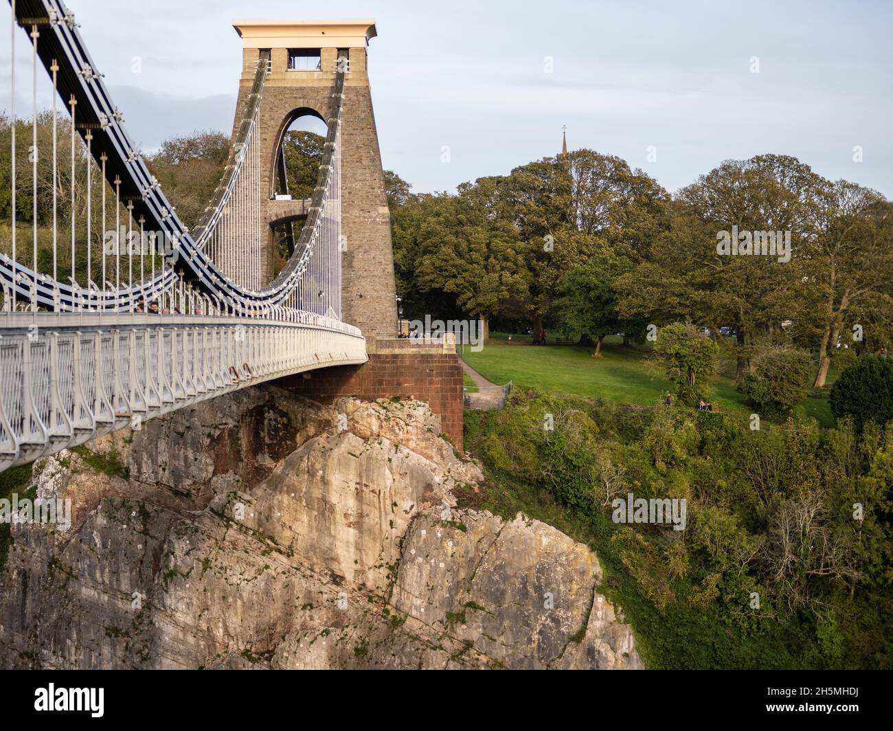 Die Clifton Suspension Bridge überquert die Avon Gorge in Bristol, England. Stockfoto