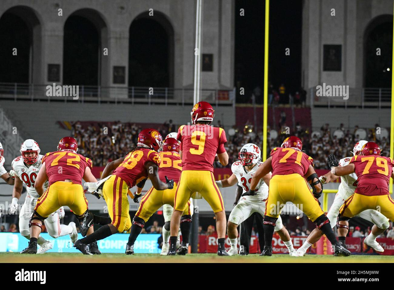 Südkalifornien Trojaner Quarterback Kedon Slovis (9) während eines NCAA-Fußballspiels gegen die Utah Utes, Samstag, 9. Oktober 2021, in Los Angeles. T Stockfoto