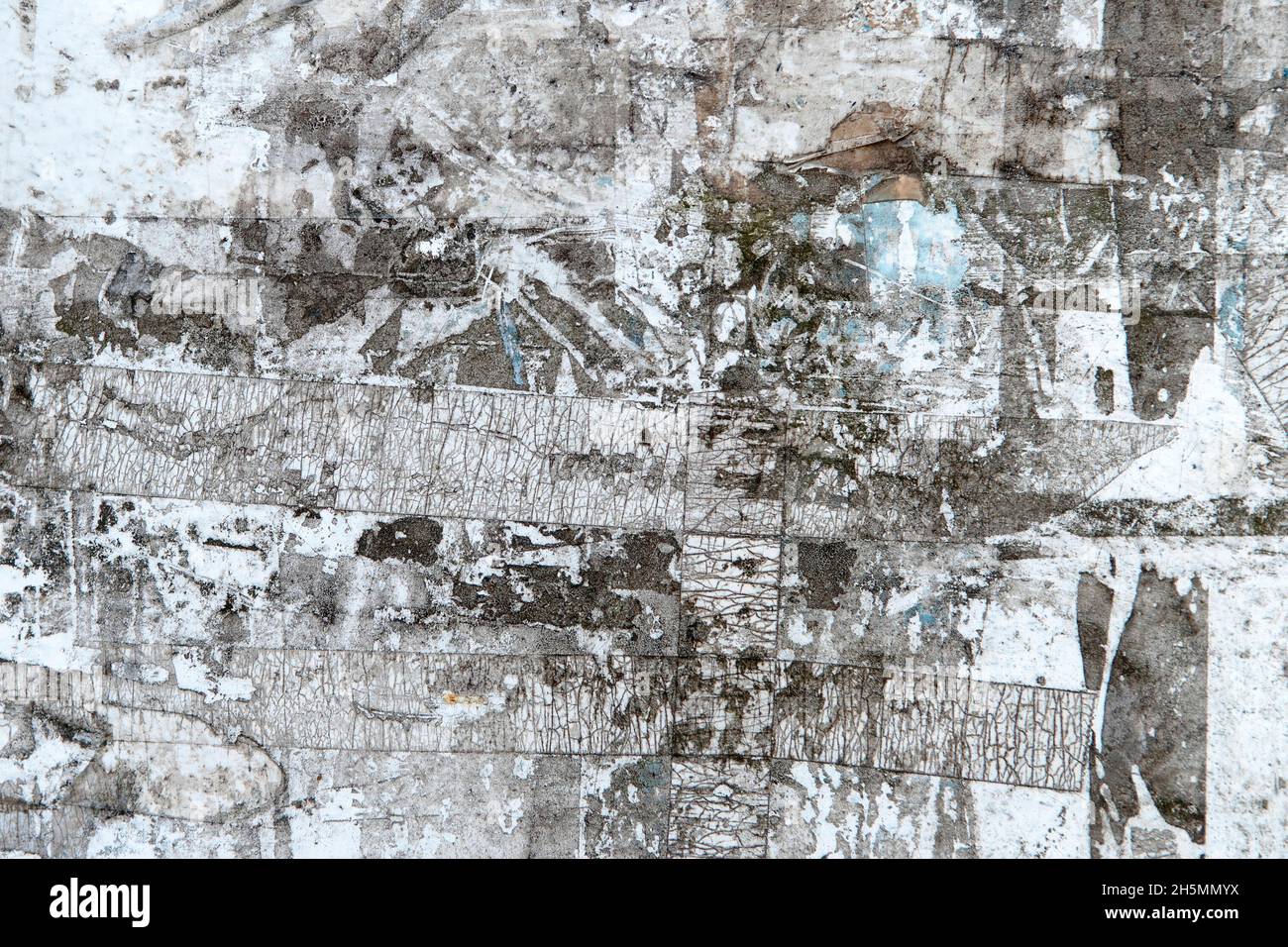 Zerrissene Poster Papier Wand Textur Muster als Urban Hintergrund Vintage. Stockfoto