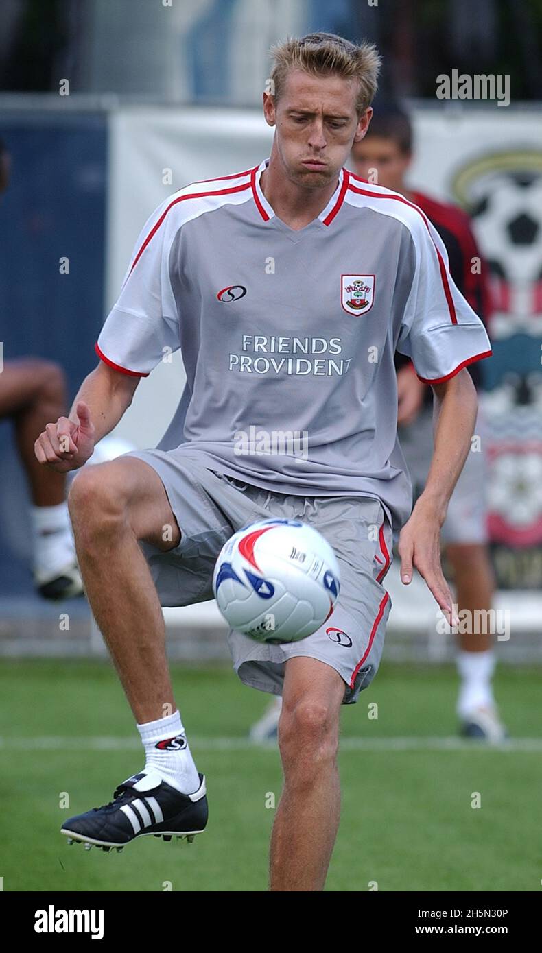 PETER CROUCH NIMMT DAS TRAINING BEI SOUTHAMPTON PIC, MIKE WALKER, 2005, WIEDER AUF Stockfoto
