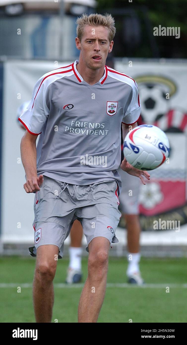 PETER CROUCH NIMMT DAS TRAINING BEI SOUTHAMPTON PIC, MIKE WALKER, 2005, WIEDER AUF Stockfoto