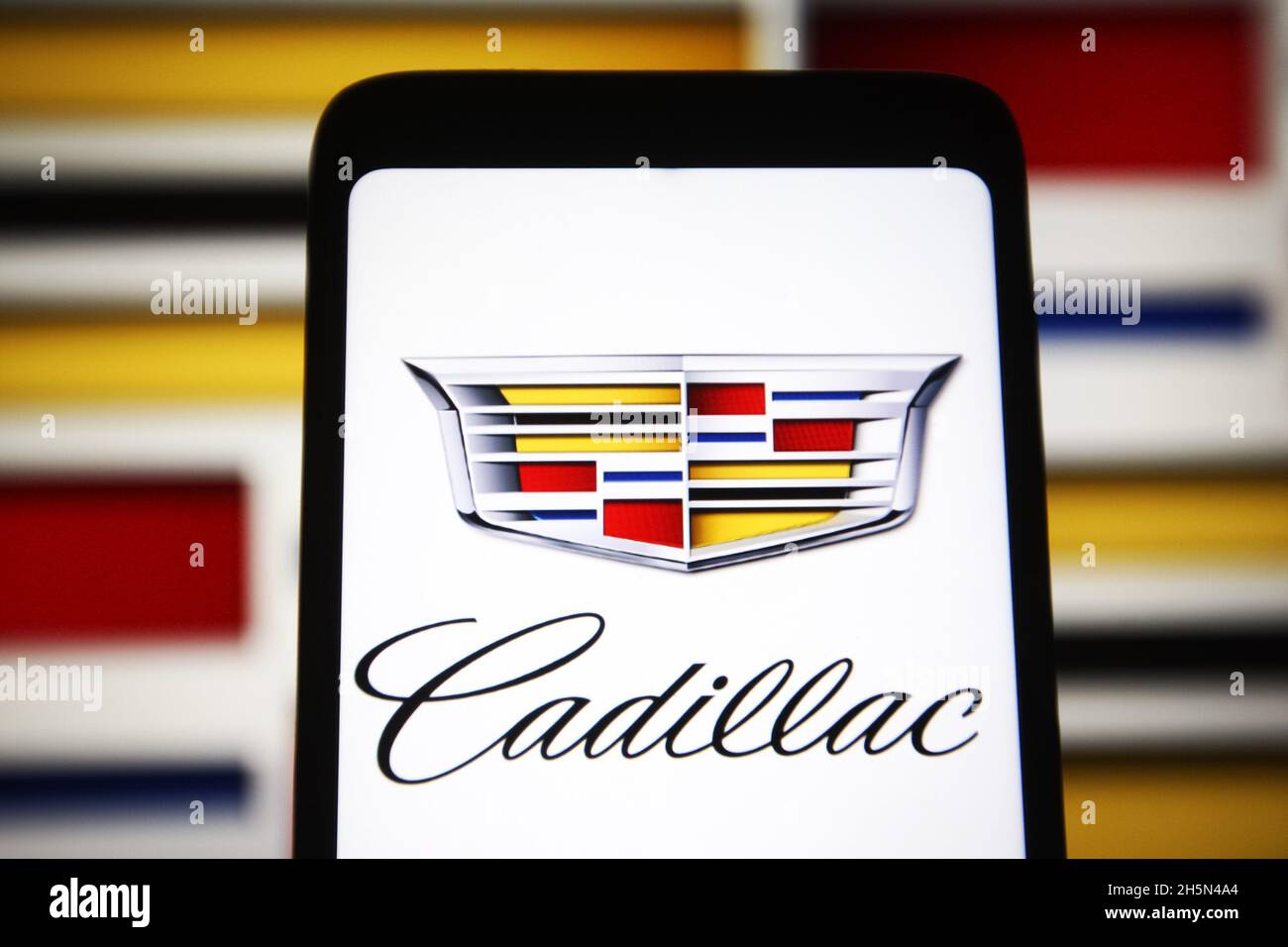 Ukraine. November 2021. In dieser Abbildung ist ein Logo der Cadillac Motor Car Division auf einem Smartphone-Bildschirm zu sehen. (Bild: © Pavlo Gonchar/SOPA Images via ZUMA Press Wire) Stockfoto
