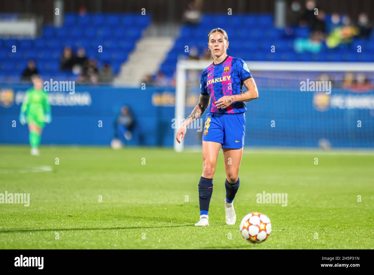 Barcelona, Spanien. November 2021. Maria Leon vom FC Barcelona in Aktion während des UEFA Women's Champions League-Spiels zwischen dem FC Barcelona Femeni und der TSG 1899 Hoffenheim Frauen im Johan Cruyff Stadium. Endstand; FC Barcelona Femeni 4:0 TSG 1899 Hoffenheim Frauen. (Foto von Thiago Prudencio/SOPA Images/Sipa USA) Quelle: SIPA USA/Alamy Live News Stockfoto