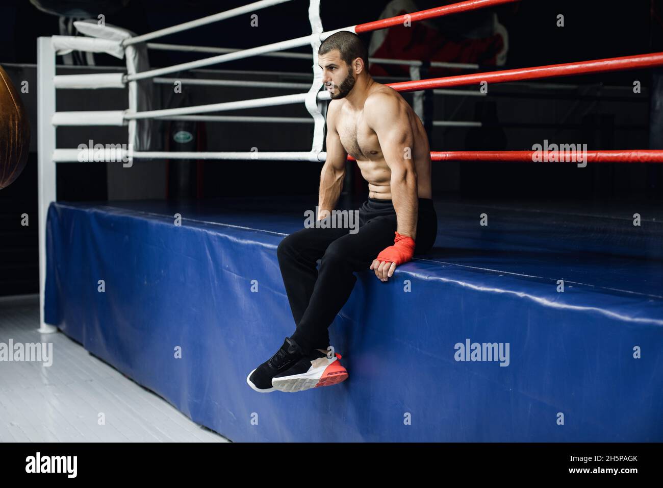 Boxen-Mann bereit zu kämpfen. Boxen, Training, Muskeln, Kraft, macht Stockfoto