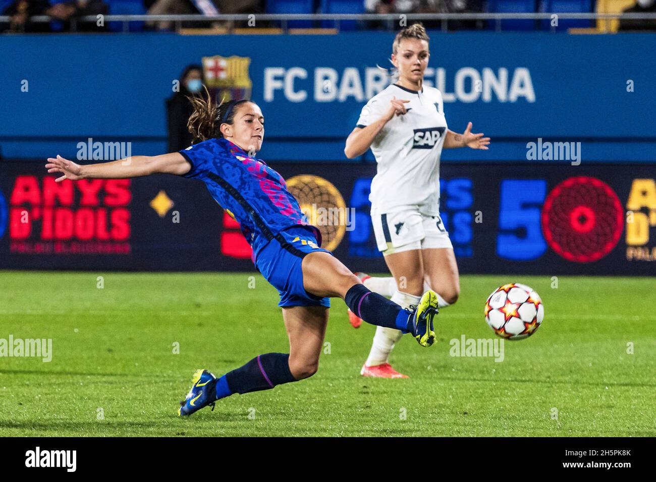 Aitana Bonmati vom FC Barcelona während der UEFA Women's Champions League, des Fußballspiels der Gruppe C zwischen dem FC Barcelona und der TSG 1899 Hoffenheim am 10. November 2021 im Johan Cruyff Stadium in Sant Joan Despi, Barcelona, Spanien - Foto: Javier Borrego/DPPI/LiveMedia Stockfoto