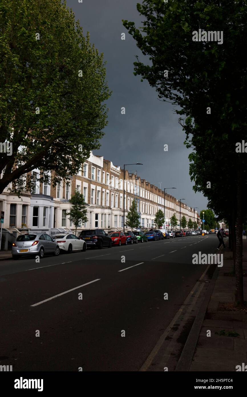 Kilburn Park Road, Kilburn, London, Großbritannien Stockfoto