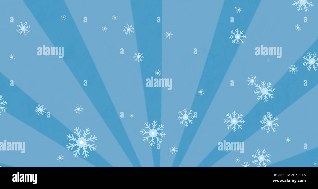 Bild von weihnachten Schneeflocken fallen auf hellblauen Hintergrund Stockfoto
