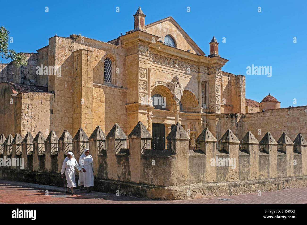 Kathedrale Santa Maria la Menor aus dem 16. Jahrhundert in der Kolonialstadt Santo Domingo, Dominikanische Republik, Hispaniola, Großantillen, Karibik Stockfoto