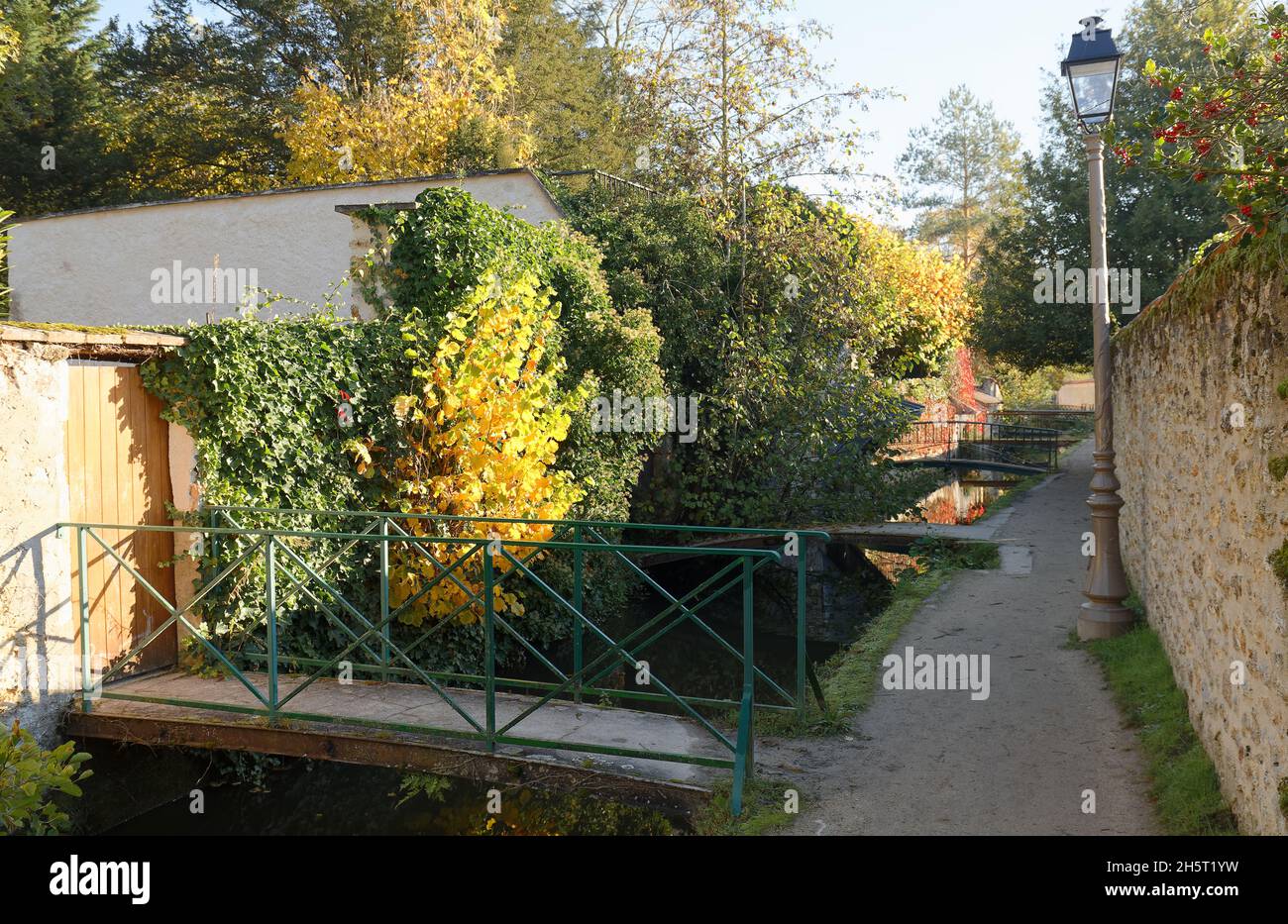 Chevreuse Valley malerische Aussicht und seine Yvette Fluss. Es ist nach einem schönen Dorf benannt, etwa 30 km von Paris entfernt. Seine Umgebung ar Stockfoto