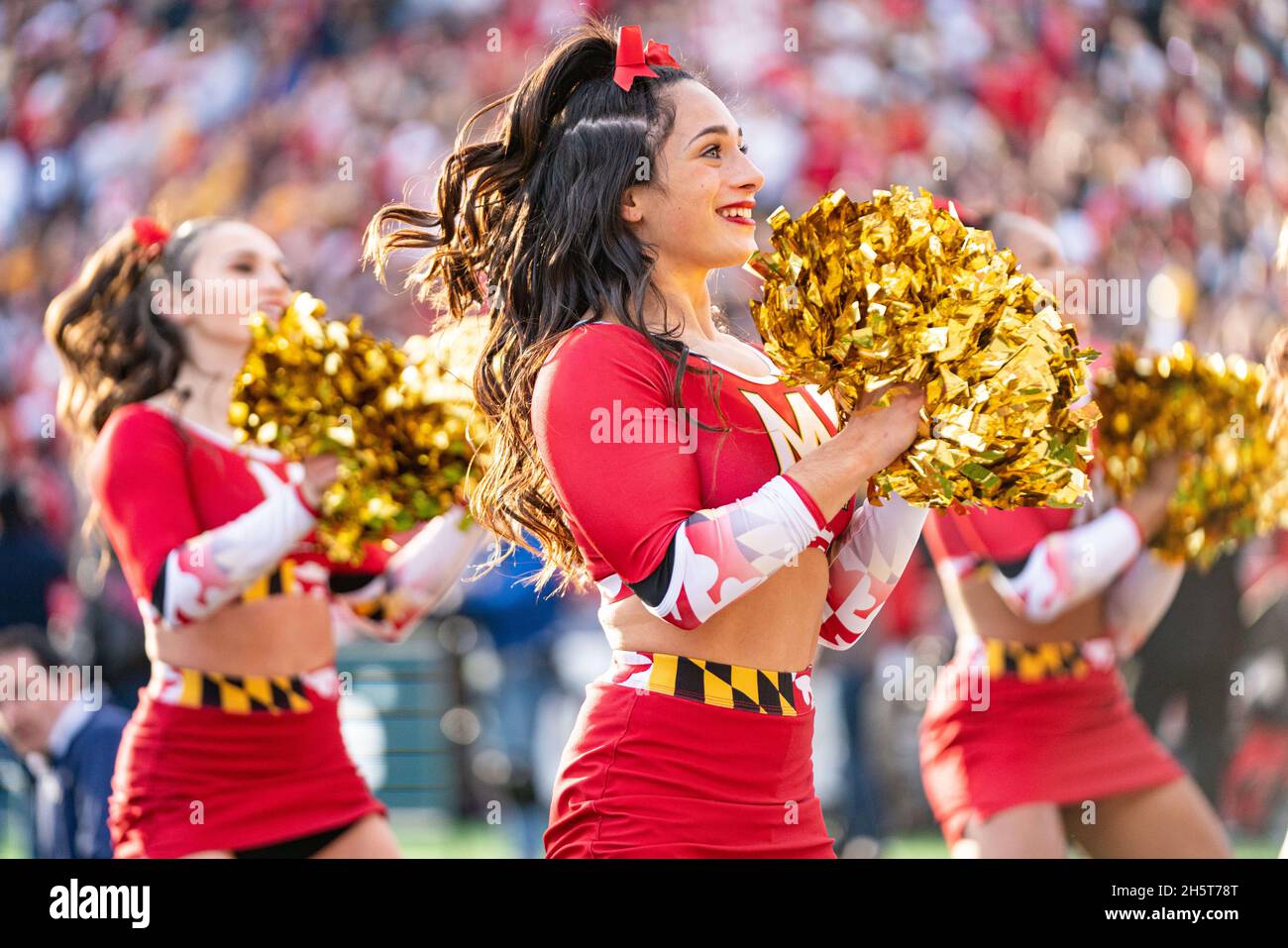 Die Cheerleader von Maryland-Schildkröten treten während des NCAA-College-Fußballspiels zwischen Penn State und Maryland am Samstag, dem 6. November 2021, im Capital One Field im Maryland Stadium in College Park, MD, auf. Jacob Kupferman/CSM Stockfoto