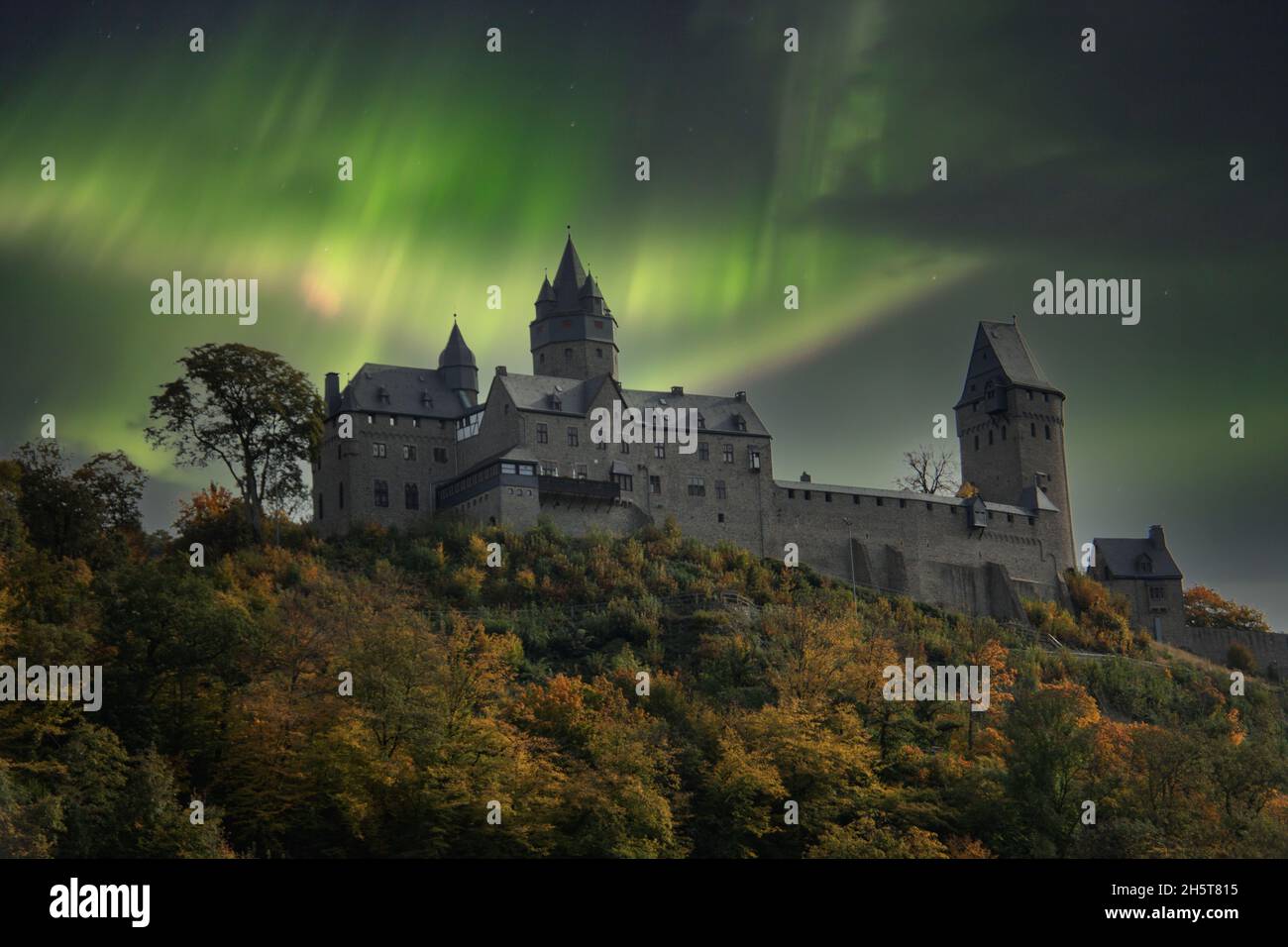 Schloss Altena auf dem Hügel Stockfoto