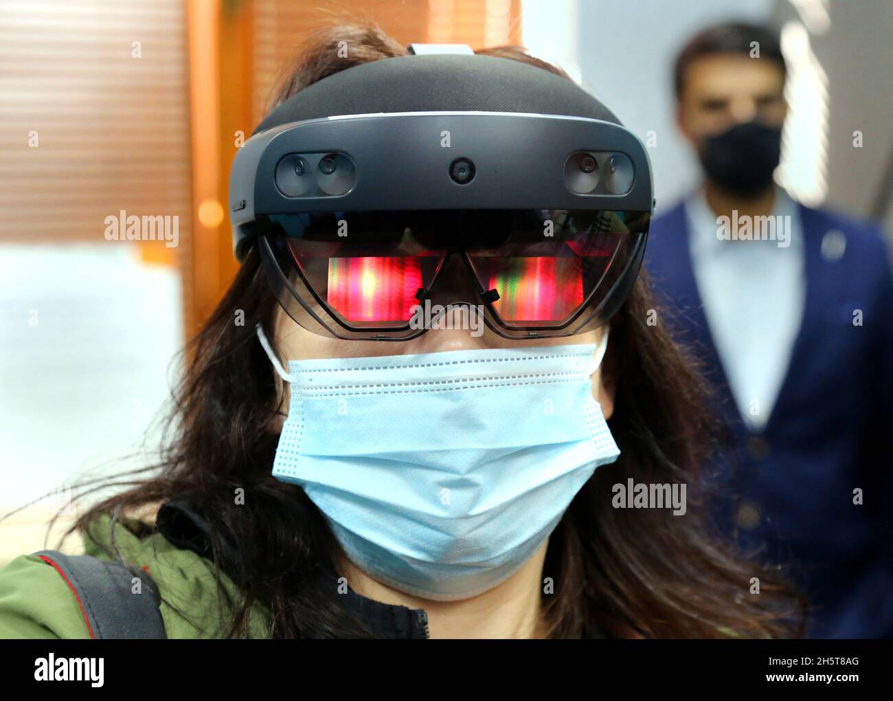Krakau. Krakau. Polen.Microsoft HoloLens 2-Ausrüstung für fortschrittliche Mixed Reality-Technologie. Stockfoto