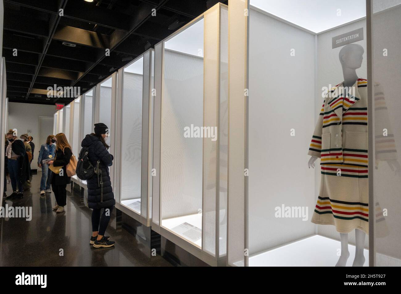 „in America: A Lexicon of Fashion“ im Metropolitan Museum of Art in New York City, USA 2021 Stockfoto