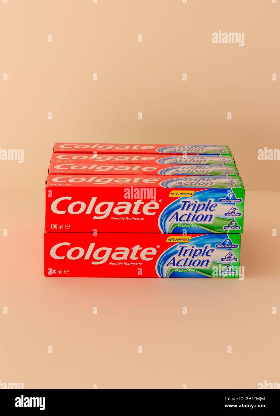 Colgate Zahnpasta 100 ml Größe für unterwegs Stockfoto