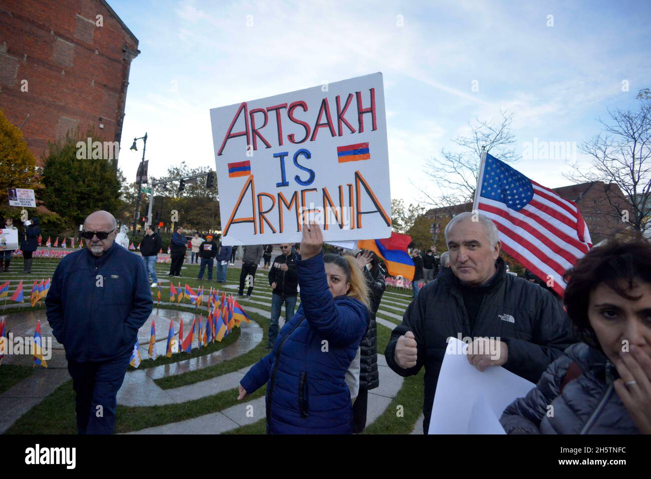 Boston, Massachusetts, USA. November 2021. ARTAK BEGLARYAN, Minister der Republik Arzakh, Nagoro-Karabach, ehemaliger Stabschef des Präsidenten von Arzakh und des Bürgerbeauftragten für Menschenrechte der Republik, spricht in Boston ein Jahr nach dem Ende des 44-tägigen Krieges, als Aserbaidschan von der Türkei, Israel, Und Pakistan griff die von Armeniern bevölkerte Break Away Republic an. Er nahm an einer Gedenkveranstaltung zu Ehren der Kriegsopfer mit dem Titel: Genozid fortgesetzt: Aserbaidschan versucht, die Geschichte durch ethnische und kulturelle Säuberung neu zu schreiben. (Bild: © Kenneth Martin/ZUM Stockfoto