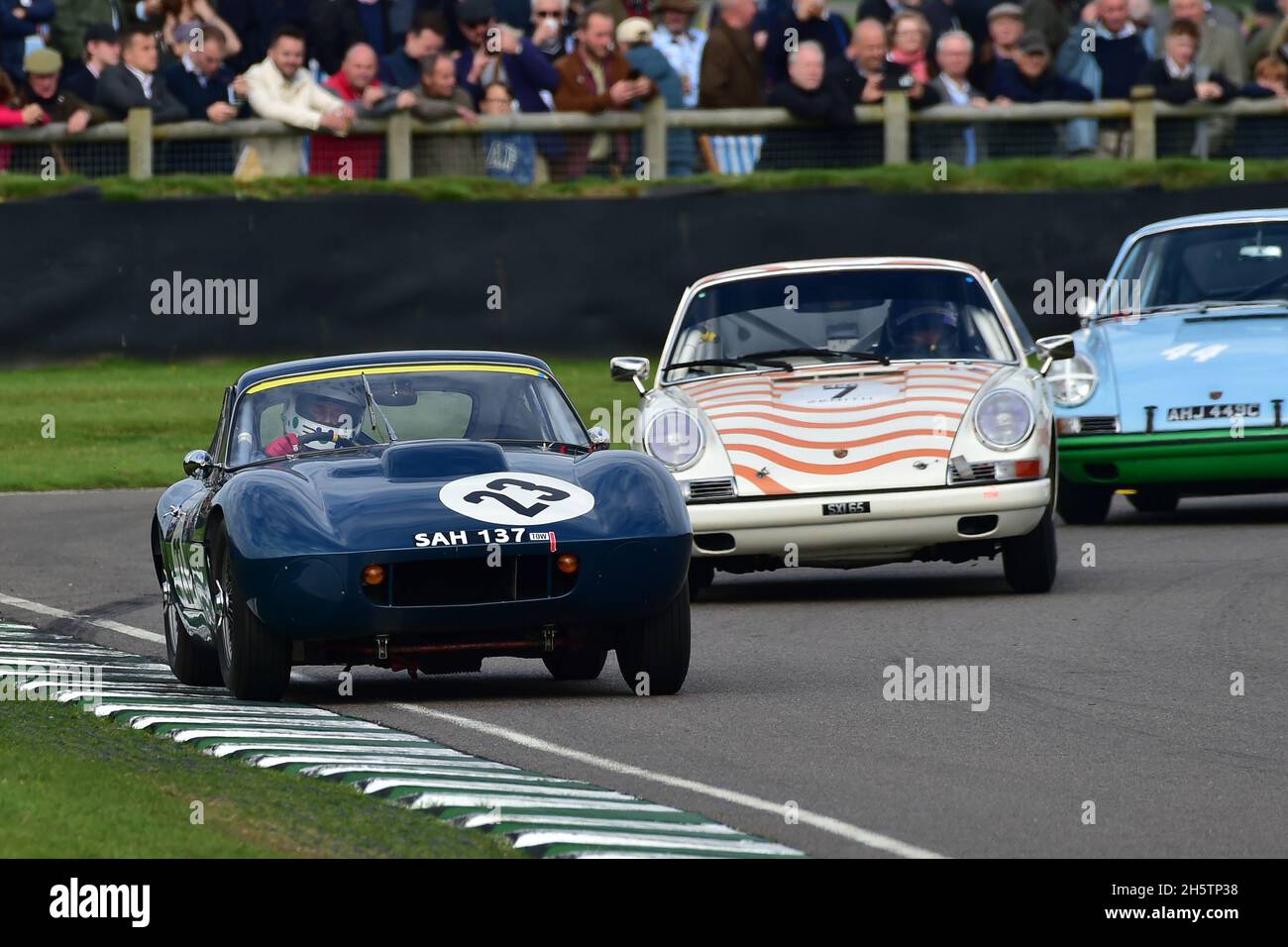 Richard Dodkins, Triumph TR4 SLR, Colin Paton, Porsche 911, Ronnie Hoare Trophy, Straßensport und GT-Autos, die repräsentativ für die Teilnehmer i sind Stockfoto