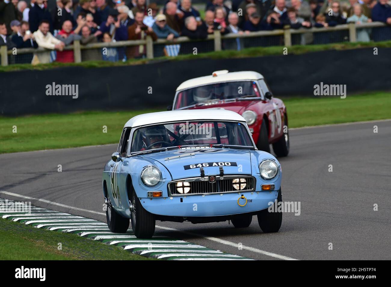 Josh Barnett, MG B, Ronnie Hoare Trophy, Road Going Sports und GT-Autos, die von den Rennen zwischen 1960 und 1966, Goodwood, vertreten sind Stockfoto