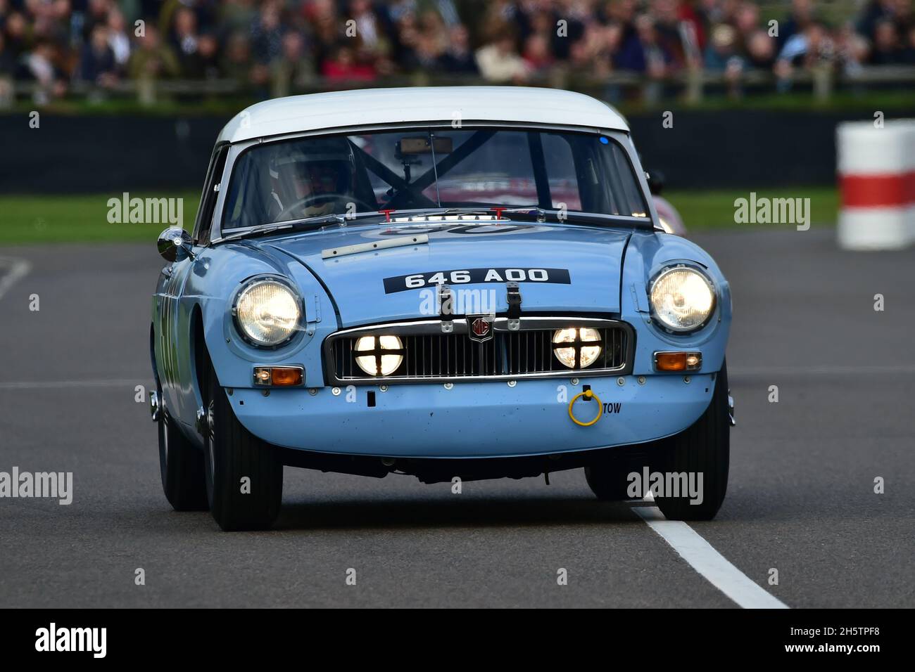 Josh Barnett, MG B, Ronnie Hoare Trophy, Road Going Sports und GT-Autos, die von den Rennen zwischen 1960 und 1966, Goodwood, vertreten sind Stockfoto