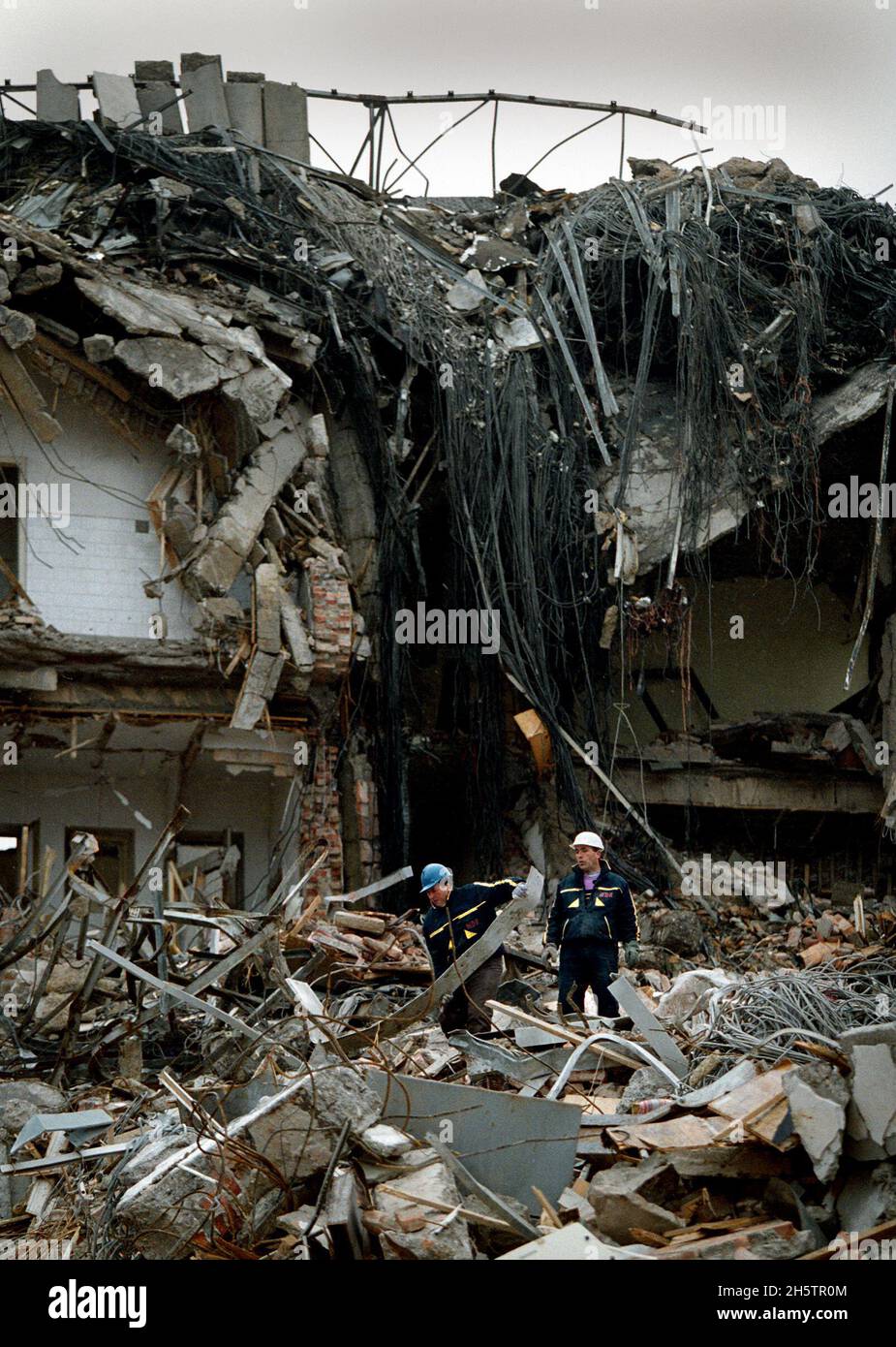 Gebäude in Pristina, Kosovo, während des Krieges bombardiert. Stockfoto