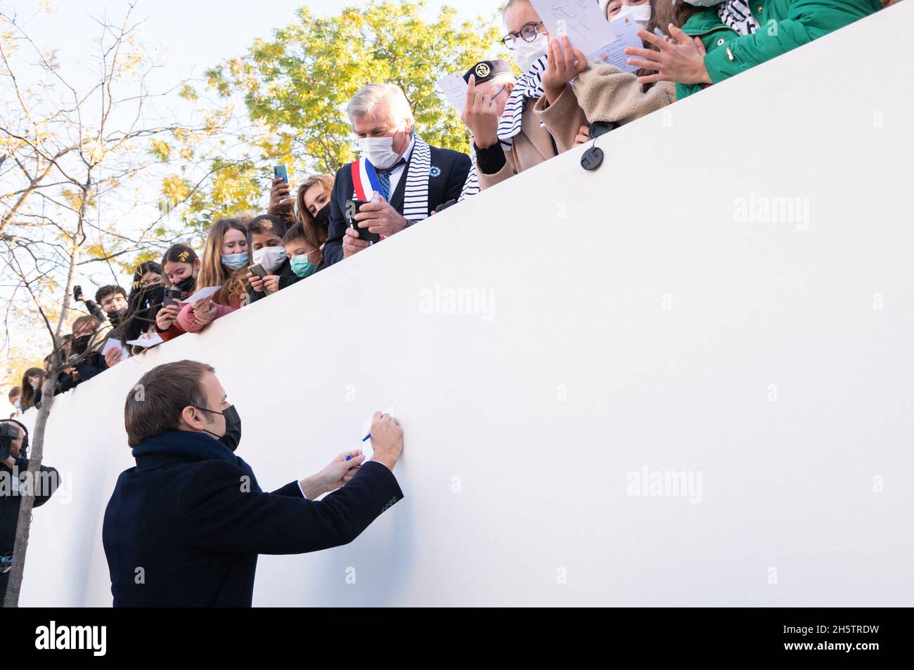 Emmanuel Macron nimmt am 11. November 2021 an der 103. Jahrestages des Waffenstillstands am 11. November 1918 im Arc de Triomphe in Paris, Frankreich, Teil. Foto von Laurent Zabulon / ABACAPRESS.COM Stockfoto