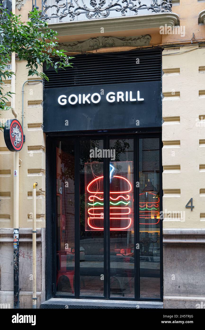 VALENCIA, SPANIEN - 10. NOVEMBER 2021: Goiko Grill ist eine spanische Kette amerikanischer Restaurants Stockfoto