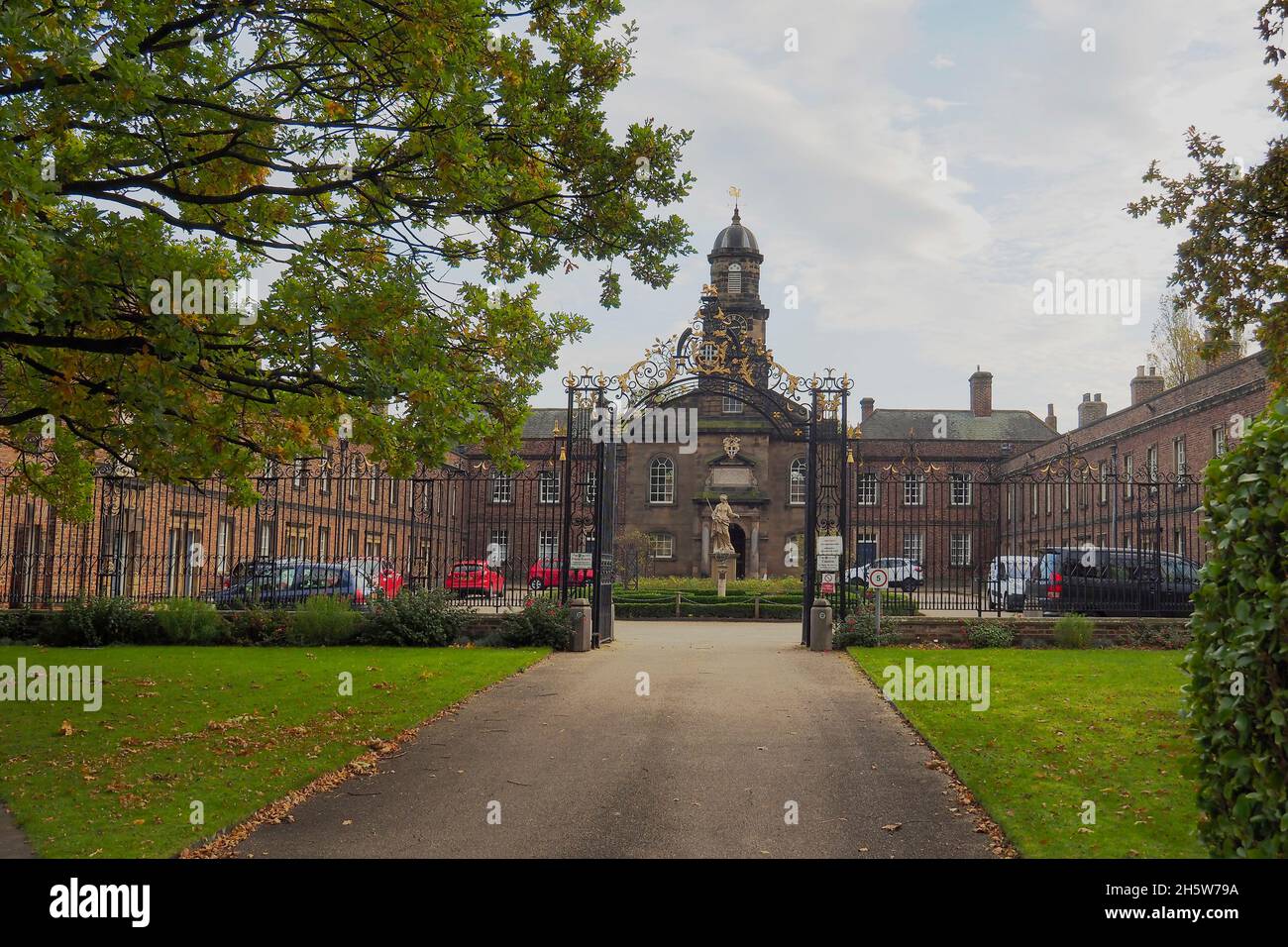 Die Alms Houses in Kirkleatham, die 1676 von Sir William Turner gegründet wurden, boten ursprünglich 10 Männern, 10 Frauen und 20 Waisenkindern Unterkunft Stockfoto