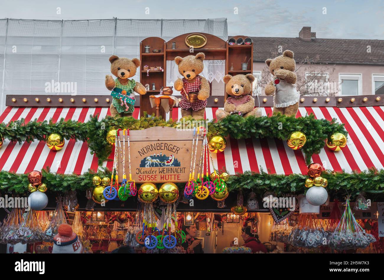 Weihnachtsmarkt-Dekoration am Christkindlesmarkt - Nürnberg, Bayern, Deutschland Stockfoto