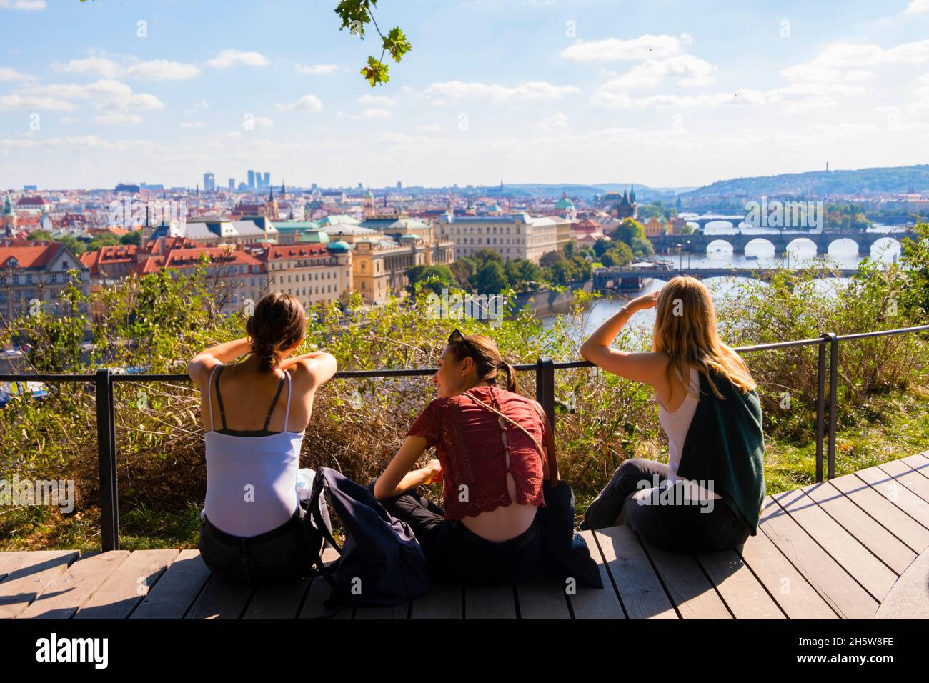 Letenská vyhlídka, Aussichtsplattform mit Blick auf die Moldau und die Altstadt, Letenske Sady, Letna Park, Prag, Tschechische Republik Stockfoto