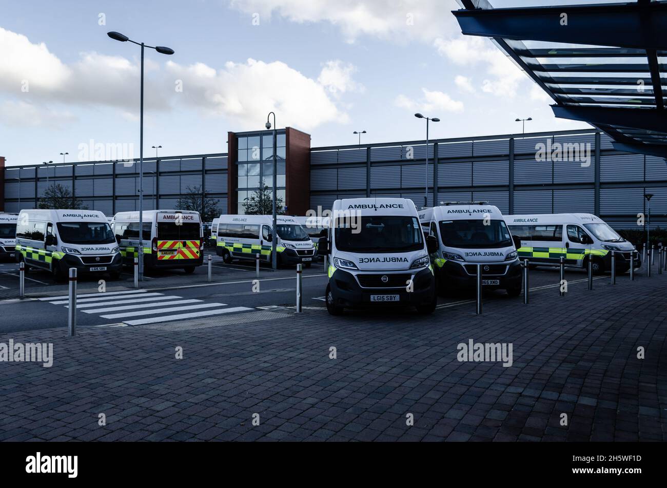 G4S arbeitet in Partnerschaft mit dem NHS zusammen, um die Zunahme der Krankenhauseinweisungen aufgrund des Anstiegs von Coronavirus-Infektionen zu unterstützen. Viele Stockfoto